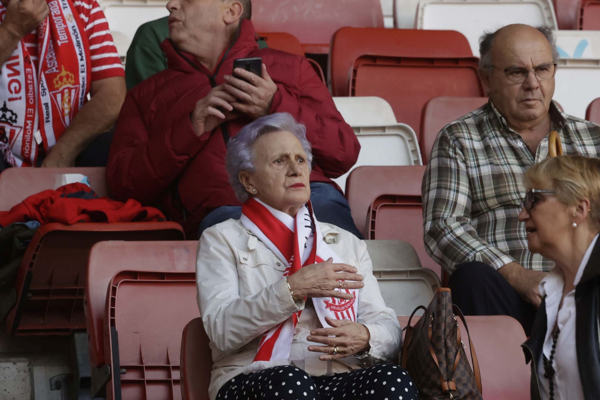 Fotos: ¿Estuviste en el Sporting - Cádiz en El Molinón? ¡Búscate!