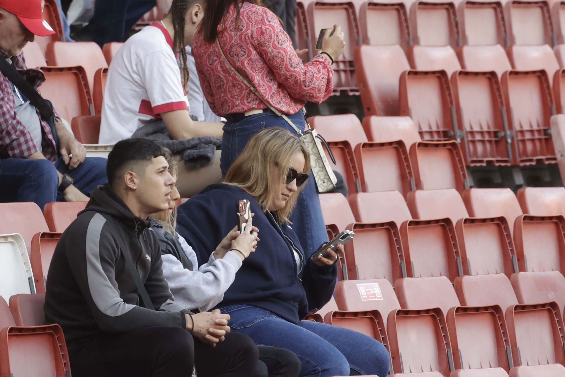 Fotos: ¿Estuviste en el Sporting - Cádiz en El Molinón? ¡Búscate!