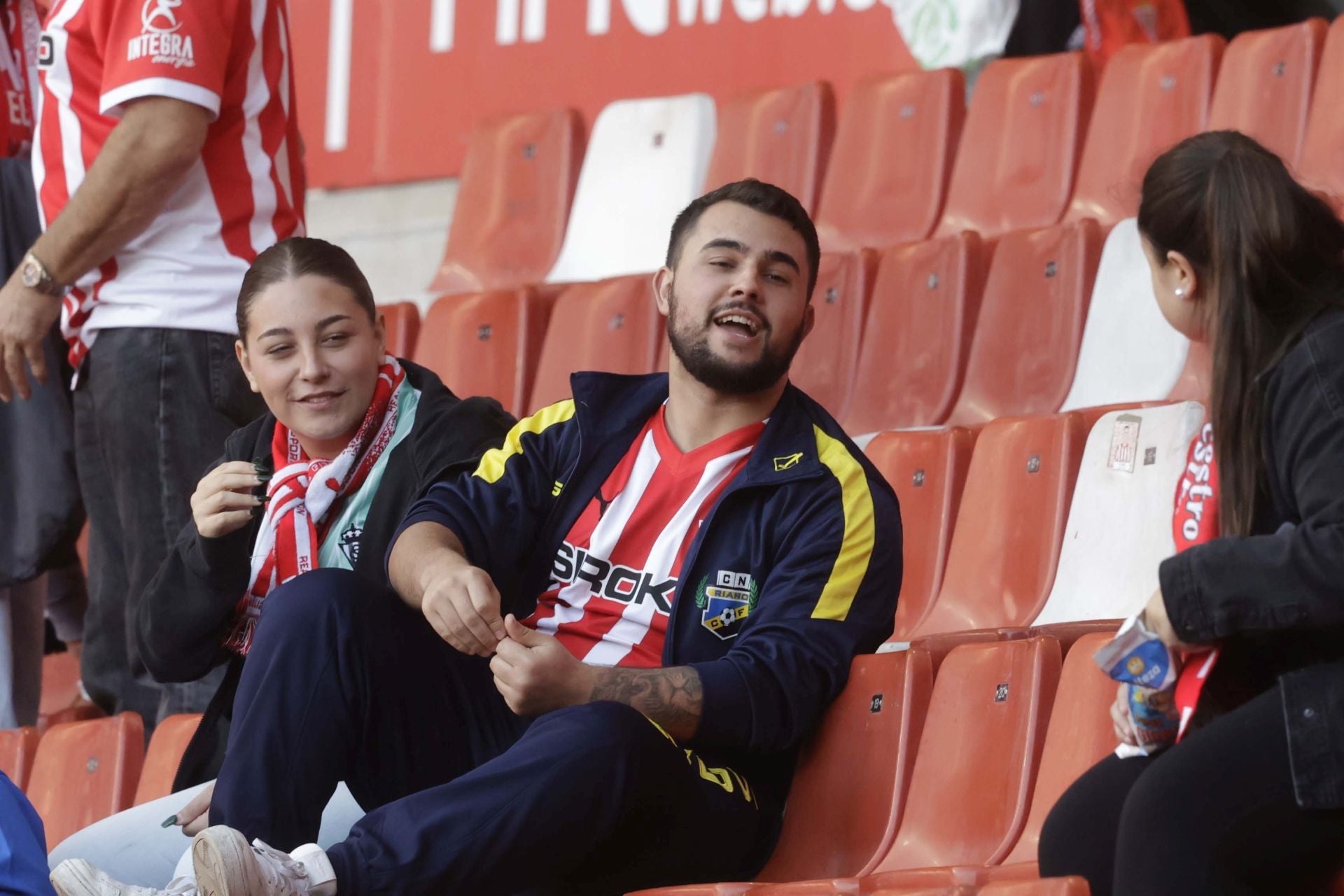 Fotos: ¿Estuviste en el Sporting - Cádiz en El Molinón? ¡Búscate!