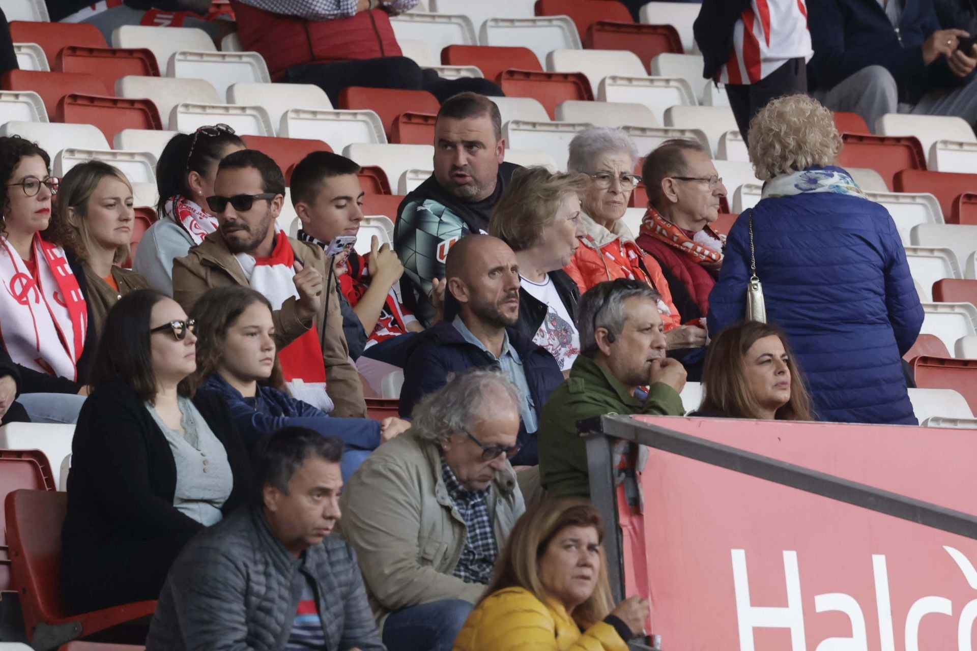 Fotos: ¿Estuviste en el Sporting - Cádiz en El Molinón? ¡Búscate!