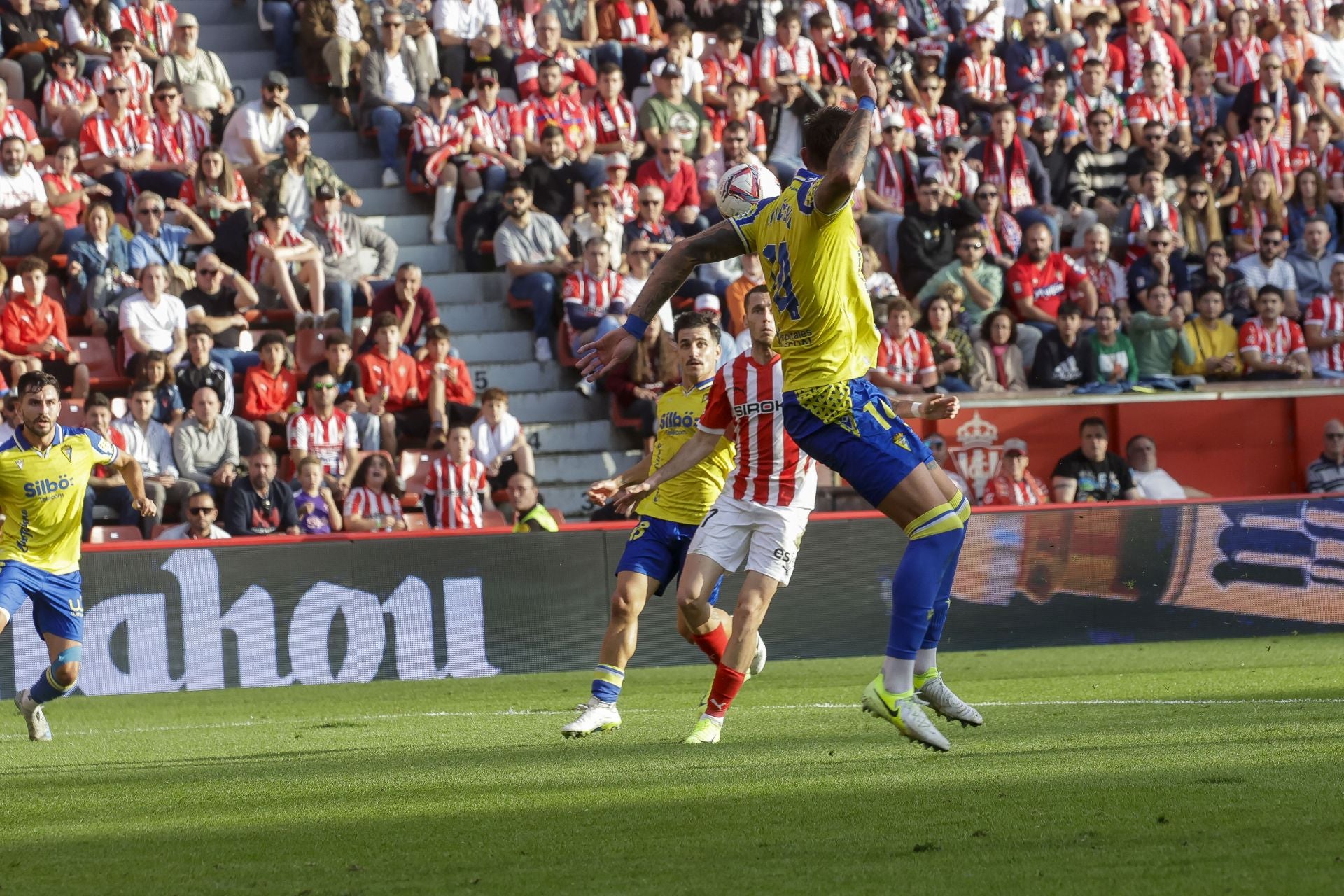 Fotos: Las mejores jugadas del Sporting de Gijón-Cádiz en El Molinón