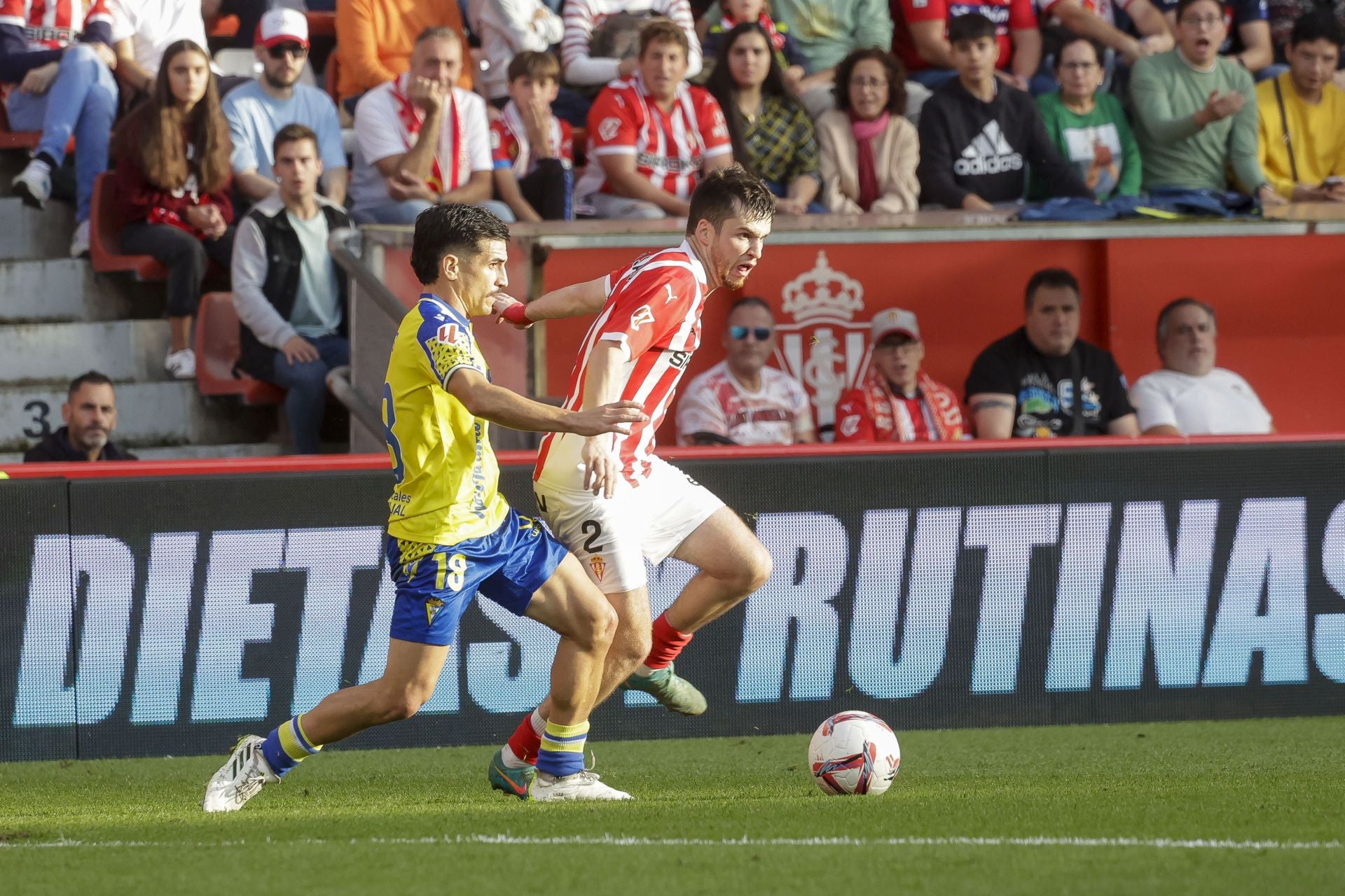 Fotos: Las mejores jugadas del Sporting de Gijón-Cádiz en El Molinón