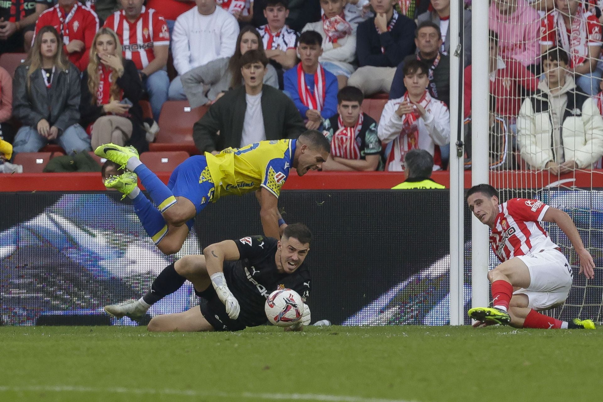 Fotos: Las mejores jugadas del Sporting de Gijón-Cádiz en El Molinón