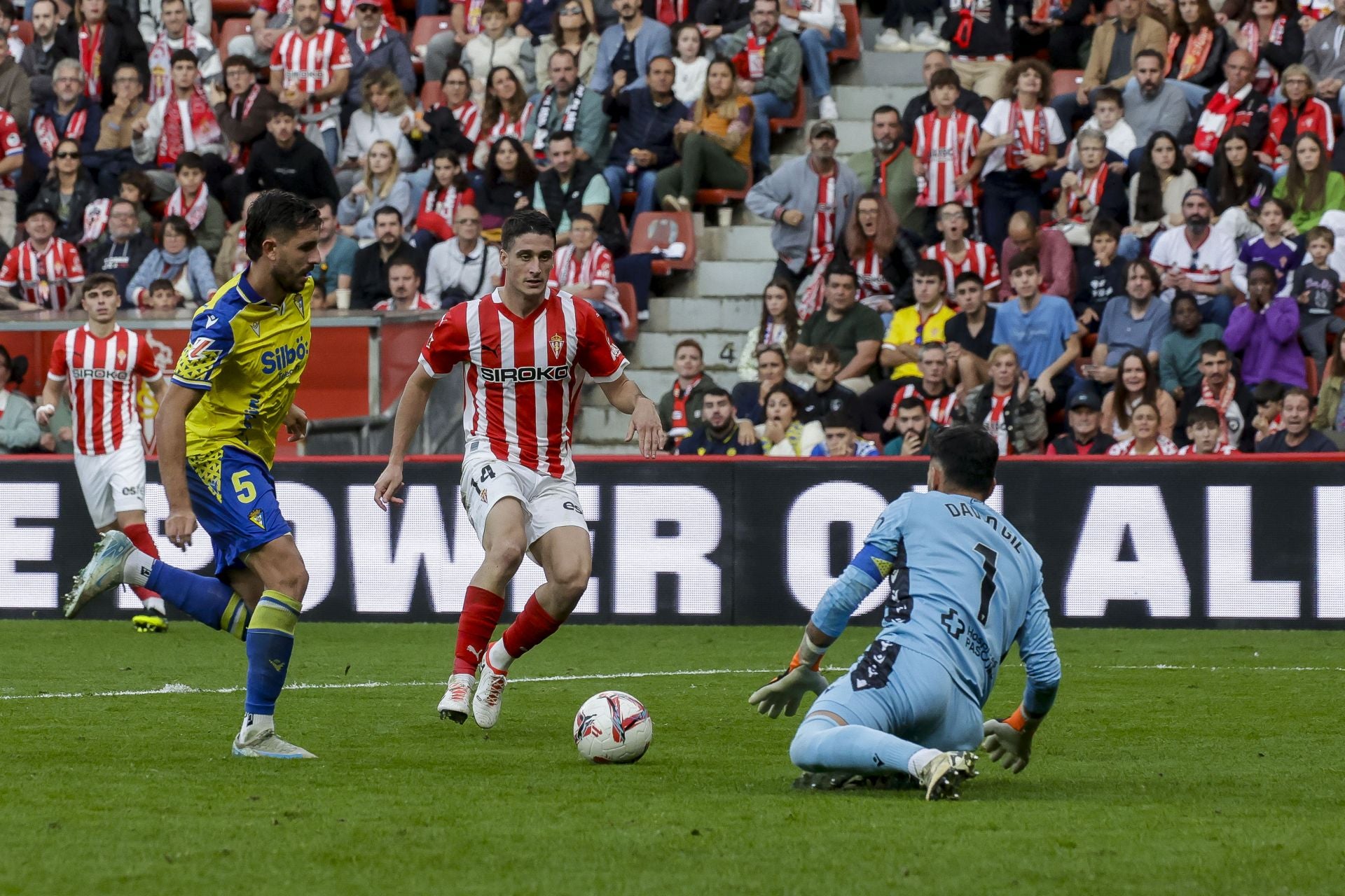 Fotos: Las mejores jugadas del Sporting de Gijón-Cádiz en El Molinón