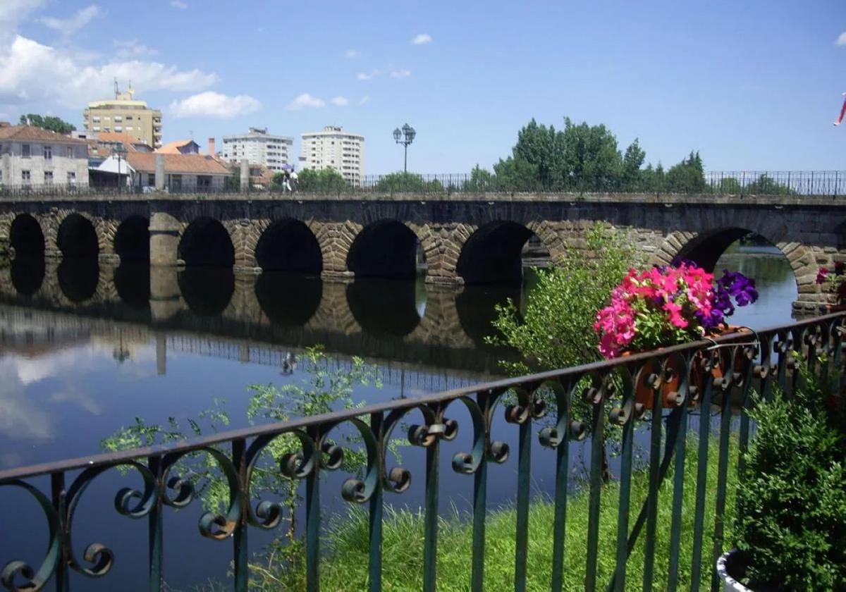 Chaves, al norte de Portugal, donde se produjo el ataque mortal del perro al niño gijonés.