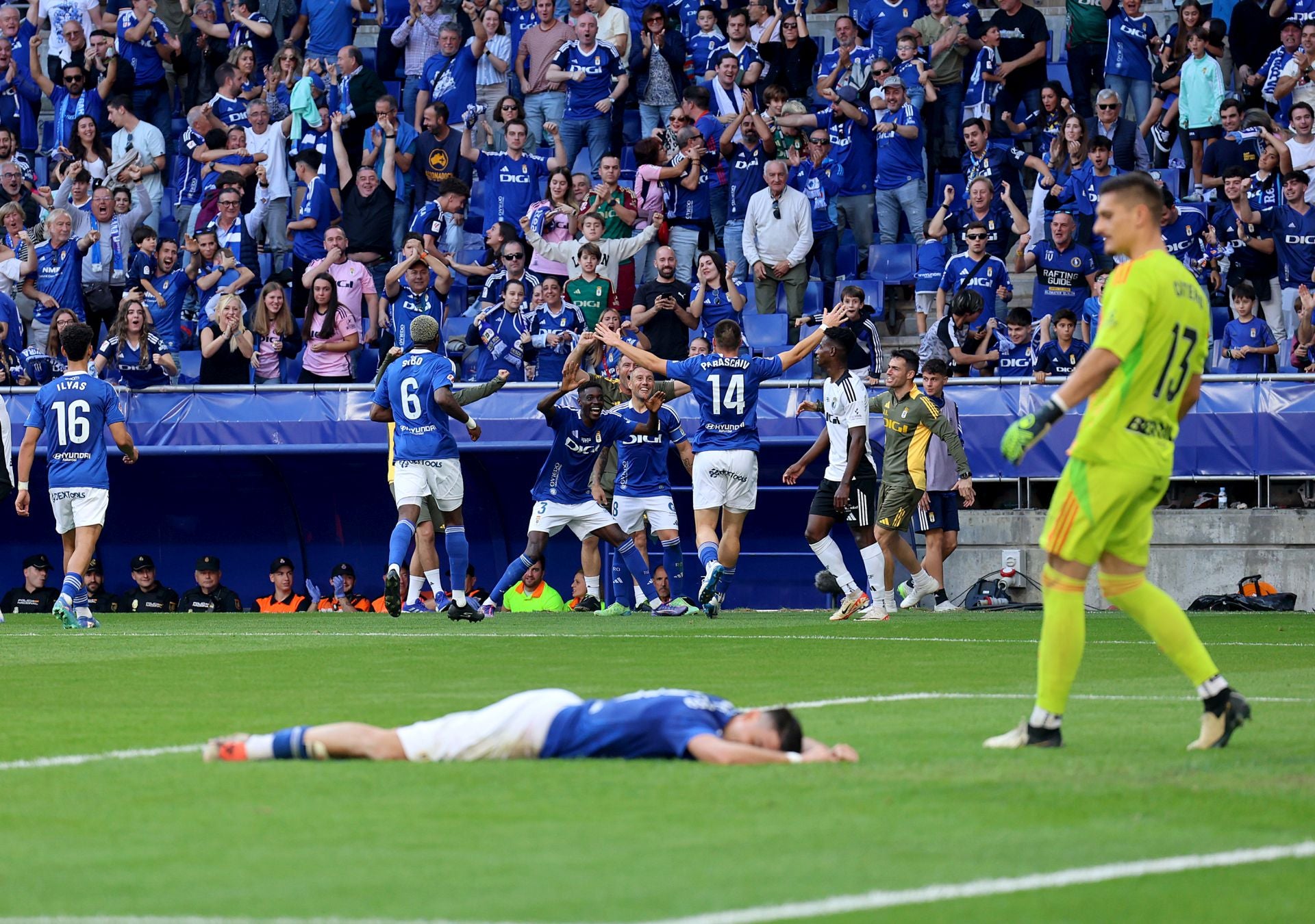 Fotos: Las jugadas del Real Oviedo-Burgos