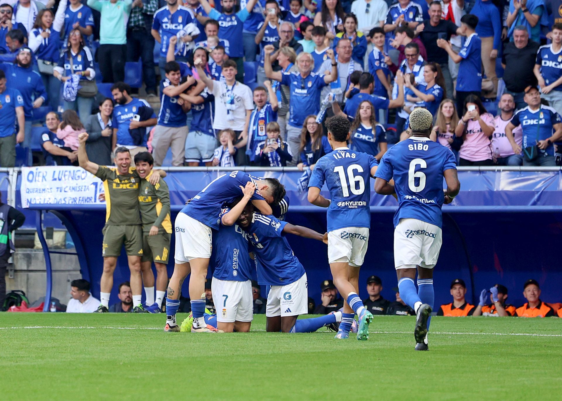 Fotos: Las jugadas del Real Oviedo-Burgos