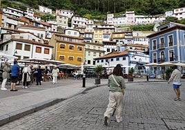 Turistas en Cudillero este verano.