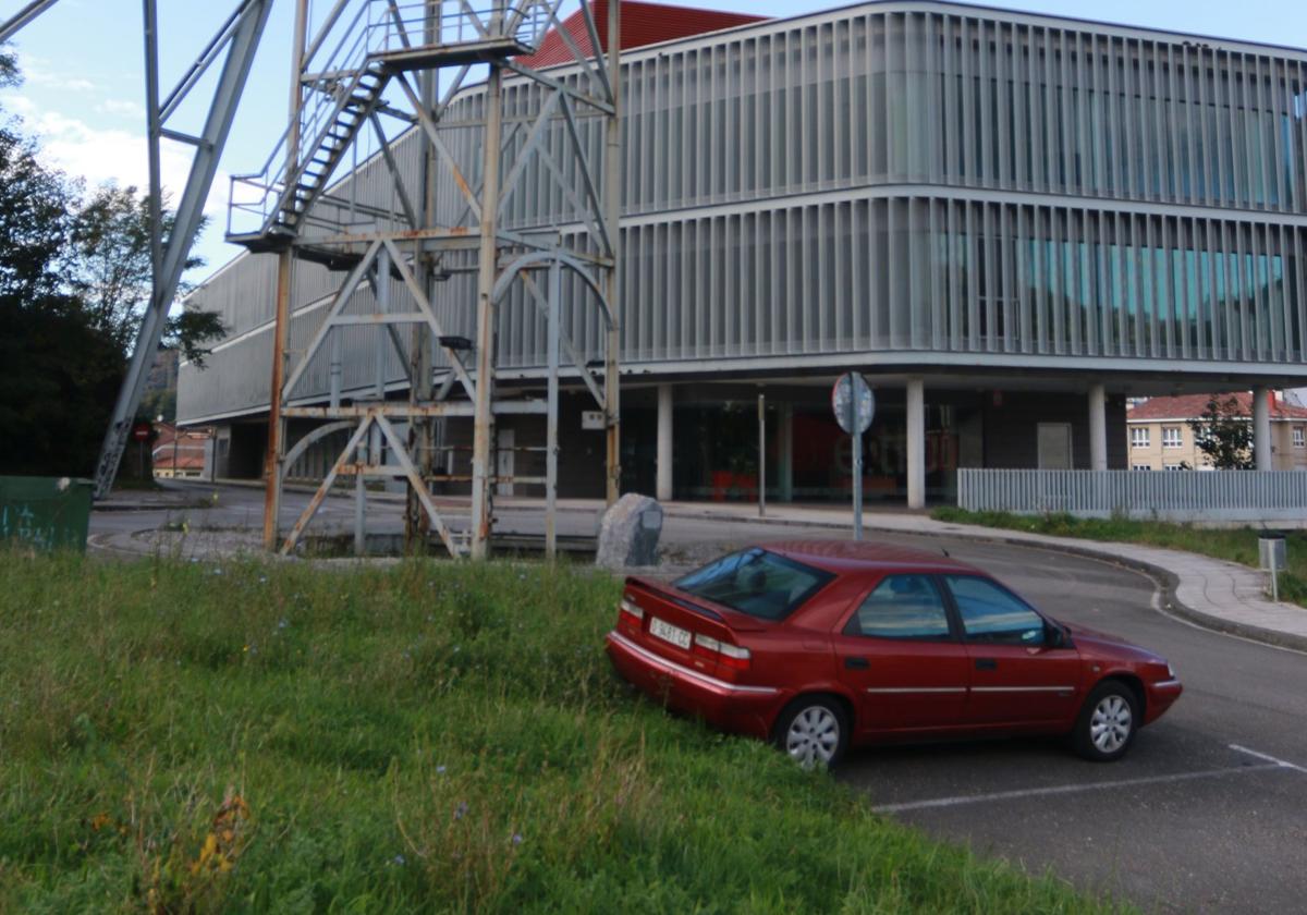 Edificio TIC en el pozo El Entrego.