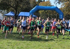 Los participantes de la prueba absoluta masculina del Campeonato de Asturias de cross por clubes, con Alejandro Onís, a la izquierda.