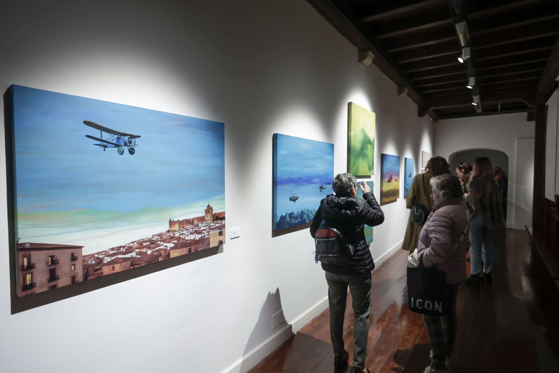 Inauguración de la exposición Entrearte en el palacio de Revillagigedo de Gijón