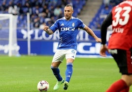 Santi Cazorla, en un partido del Real Oviedo esta temporada, en el Carlos Tartiere.