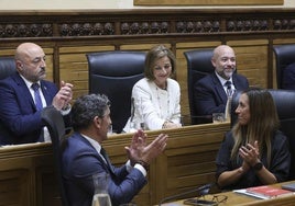 Aplausos a Fernández-Ahúja tras su despedida de la Corporación gijonesa.