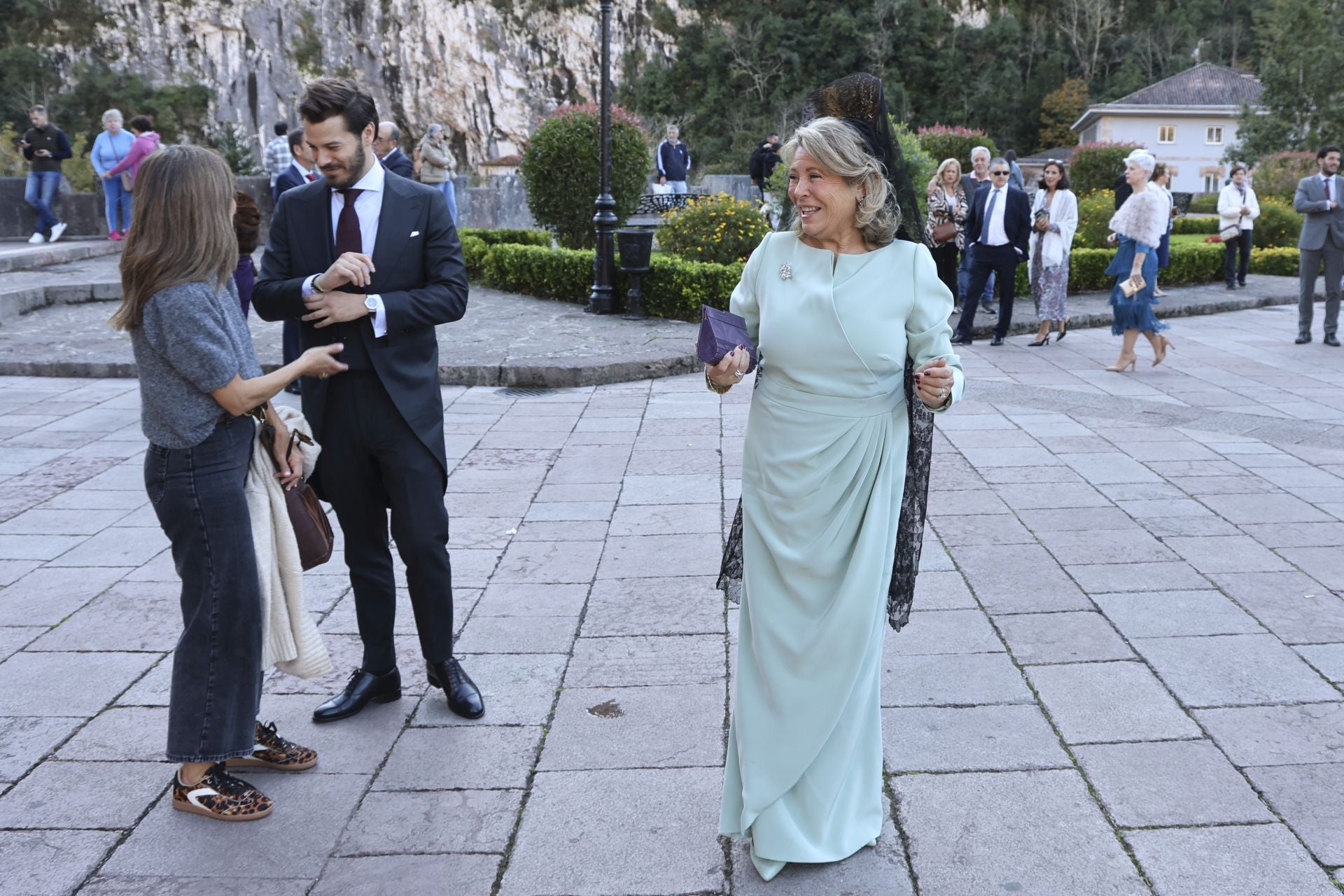 Boda de ensueño en Covadonga: Luz Cano y Alejandro Merino se casan en el Santuario