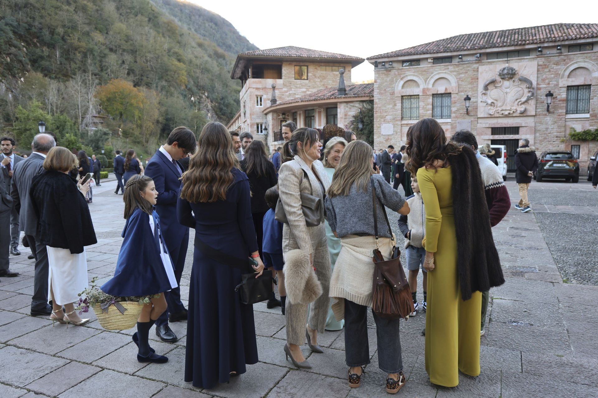 Boda de ensueño en Covadonga: Luz Cano y Alejandro Merino se casan en el Santuario