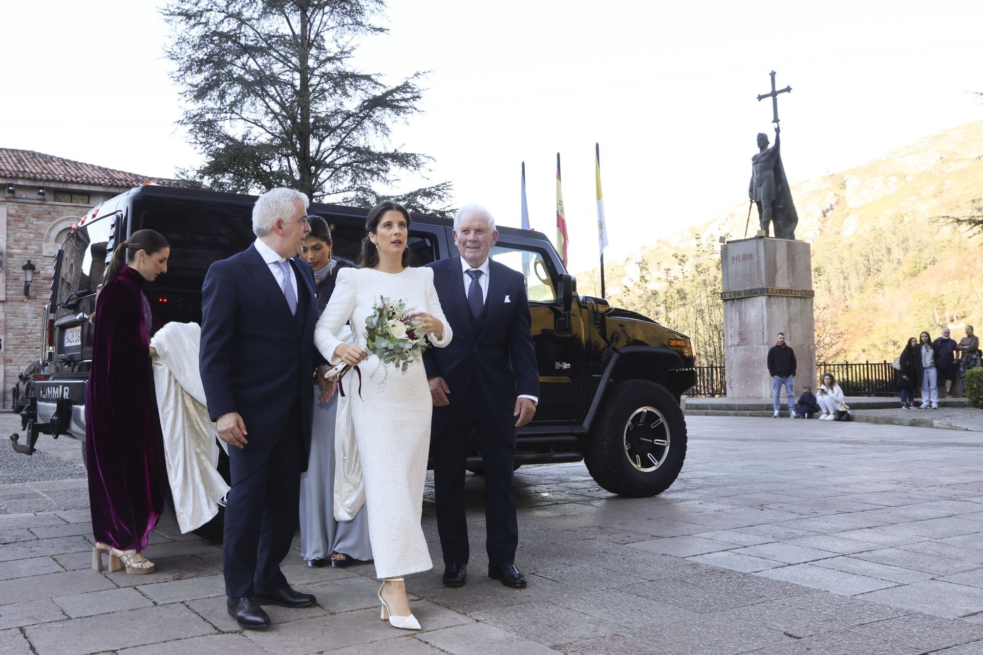 Boda de ensueño en Covadonga: Luz Cano y Alejandro Merino se casan en el Santuario