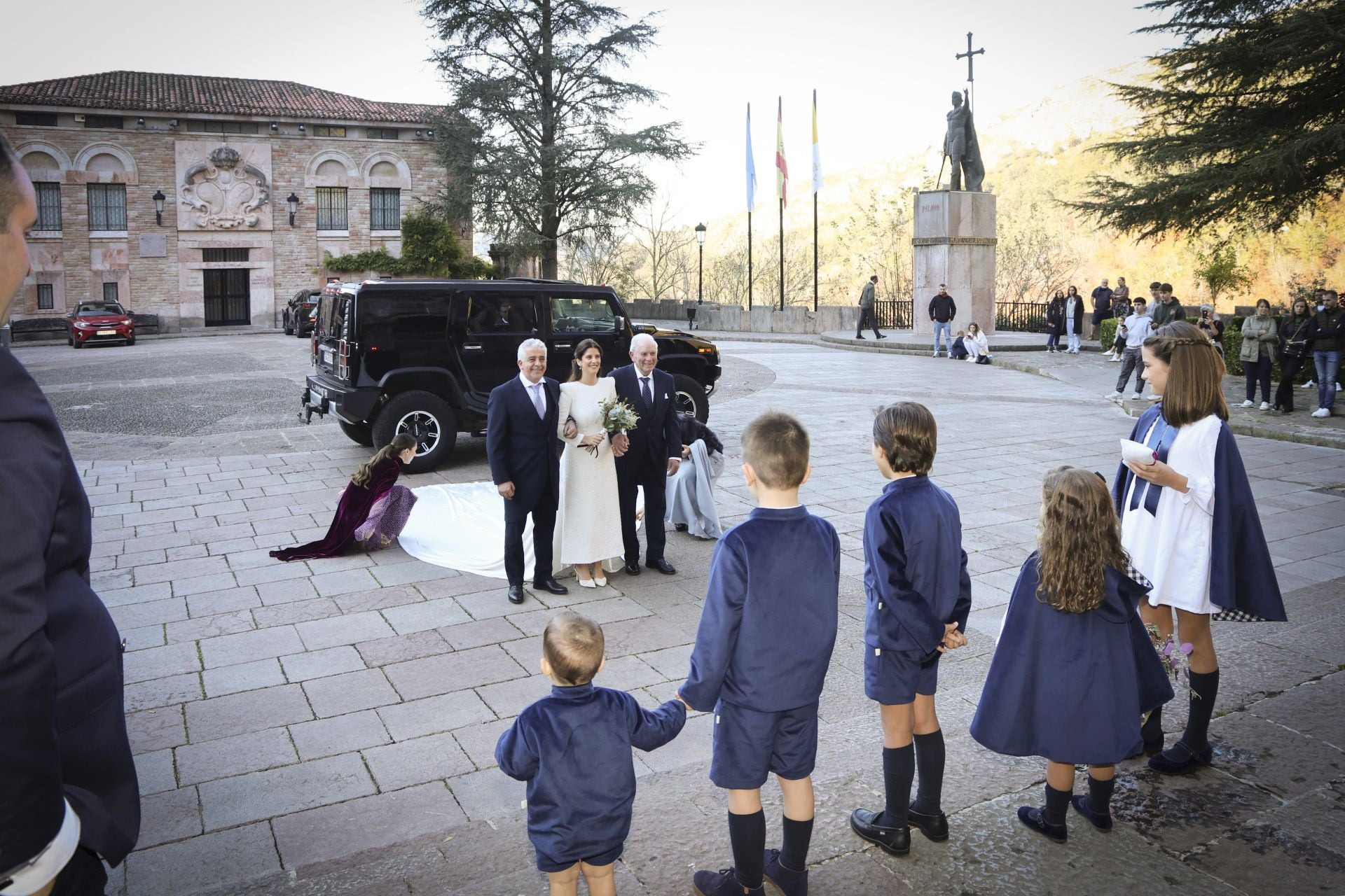 Boda de ensueño en Covadonga: Luz Cano y Alejandro Merino se casan en el Santuario