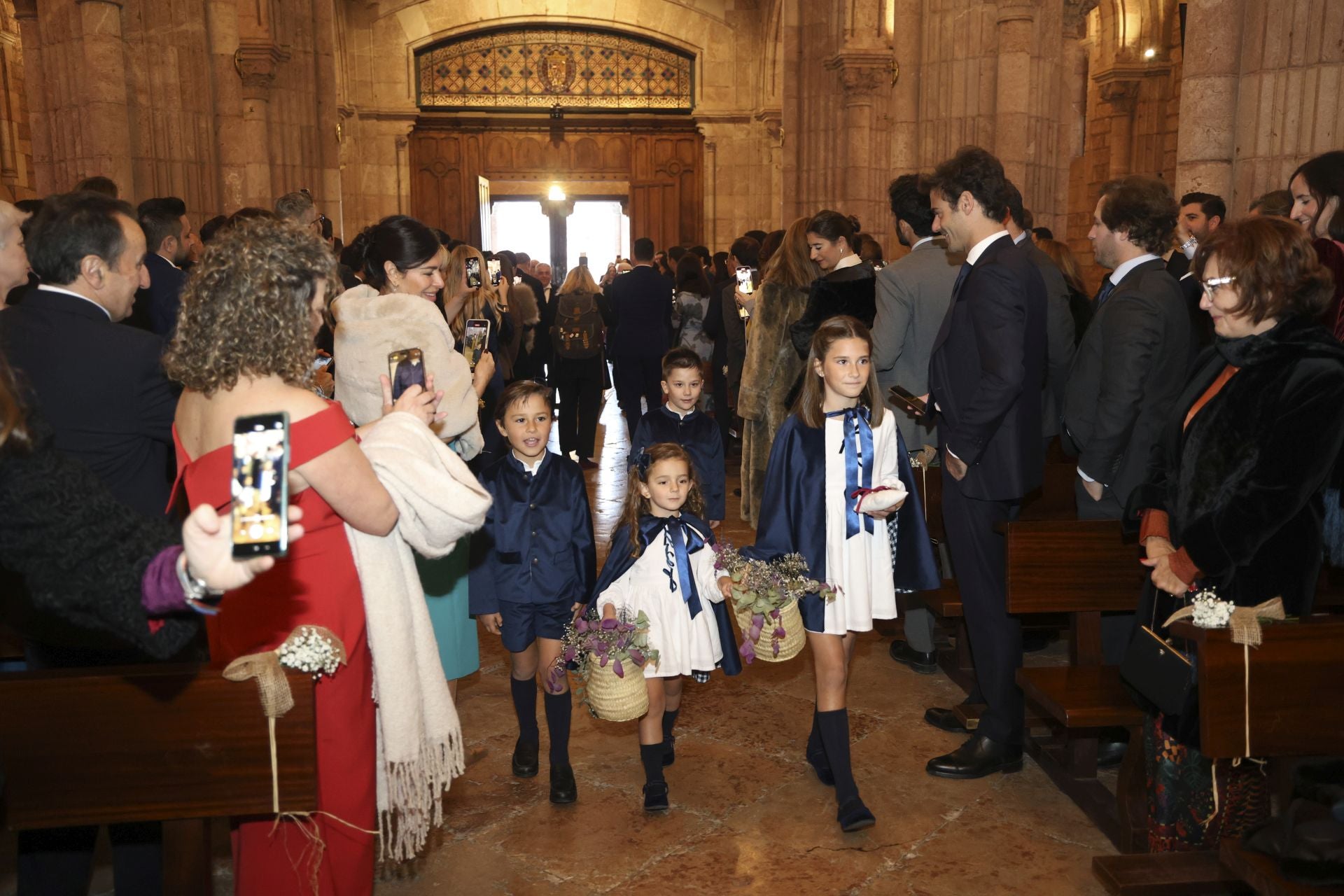 Boda de ensueño en Covadonga: Luz Cano y Alejandro Merino se casan en el Santuario