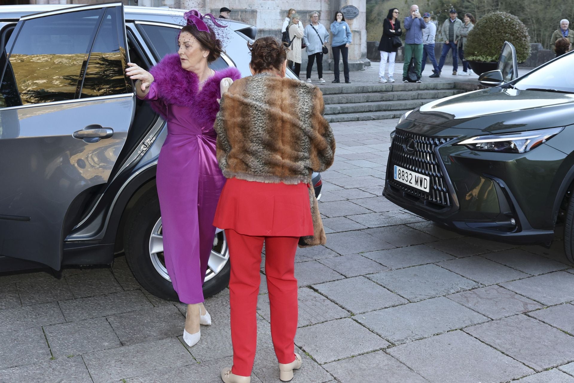 Boda de ensueño en Covadonga: Luz Cano y Alejandro Merino se casan en el Santuario