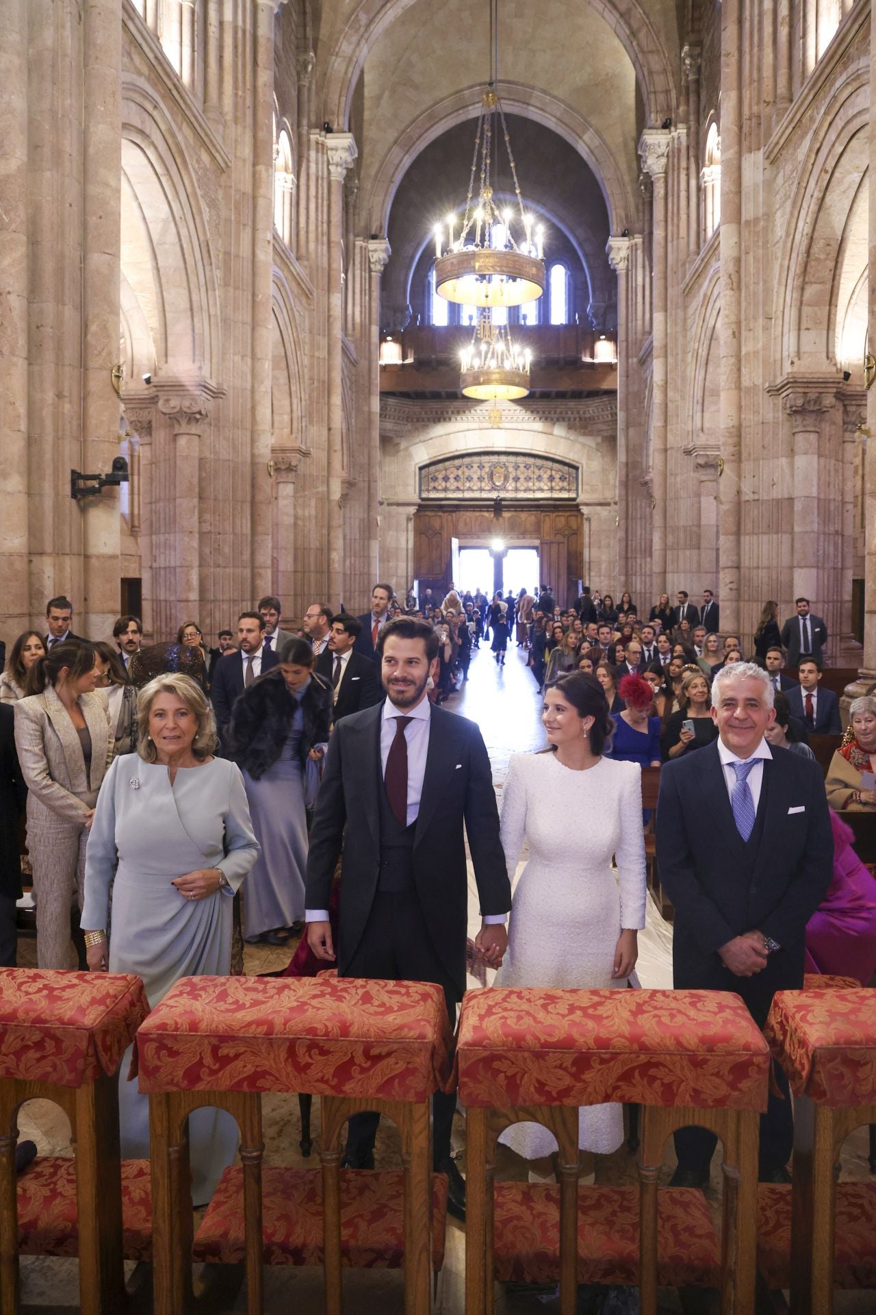 Boda de ensueño en Covadonga: Luz Cano y Alejandro Merino se casan en el Santuario