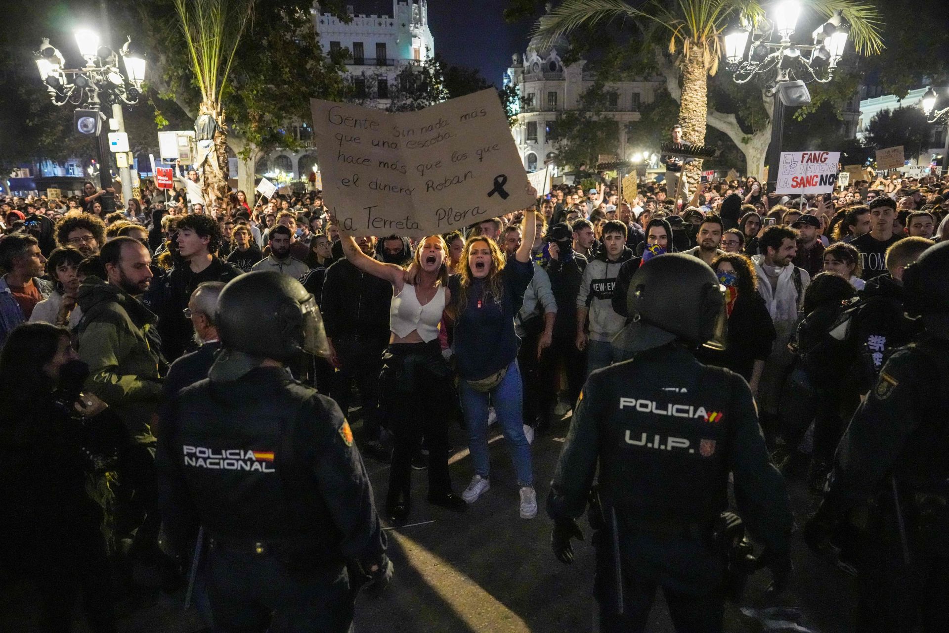 Así ha sido la multitudinaria manifestación en Valencia contra Carlos Mazón