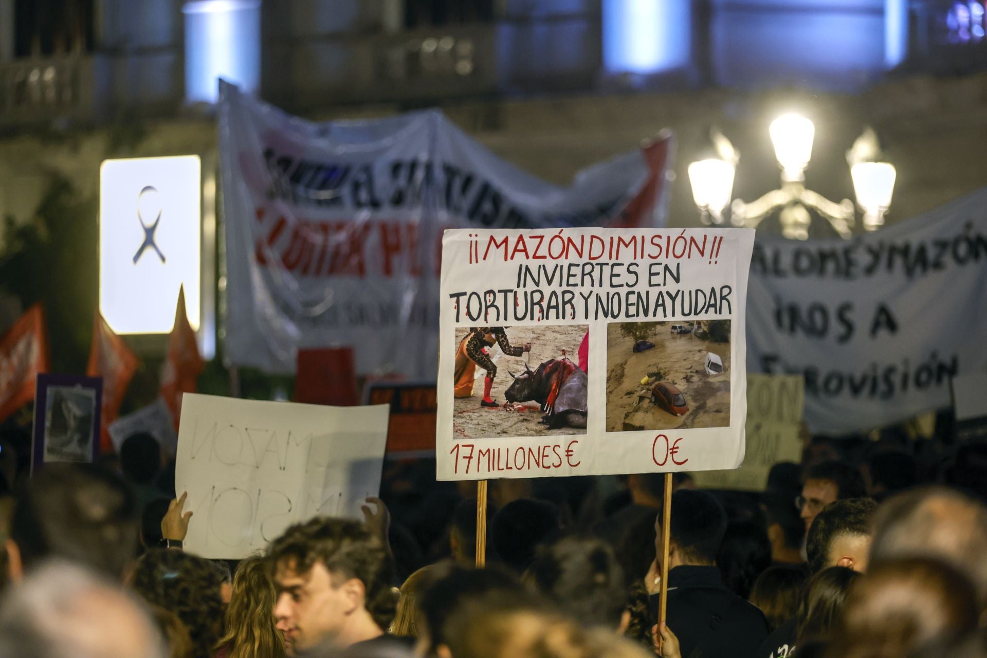 Así ha sido la multitudinaria manifestación en Valencia contra Carlos Mazón