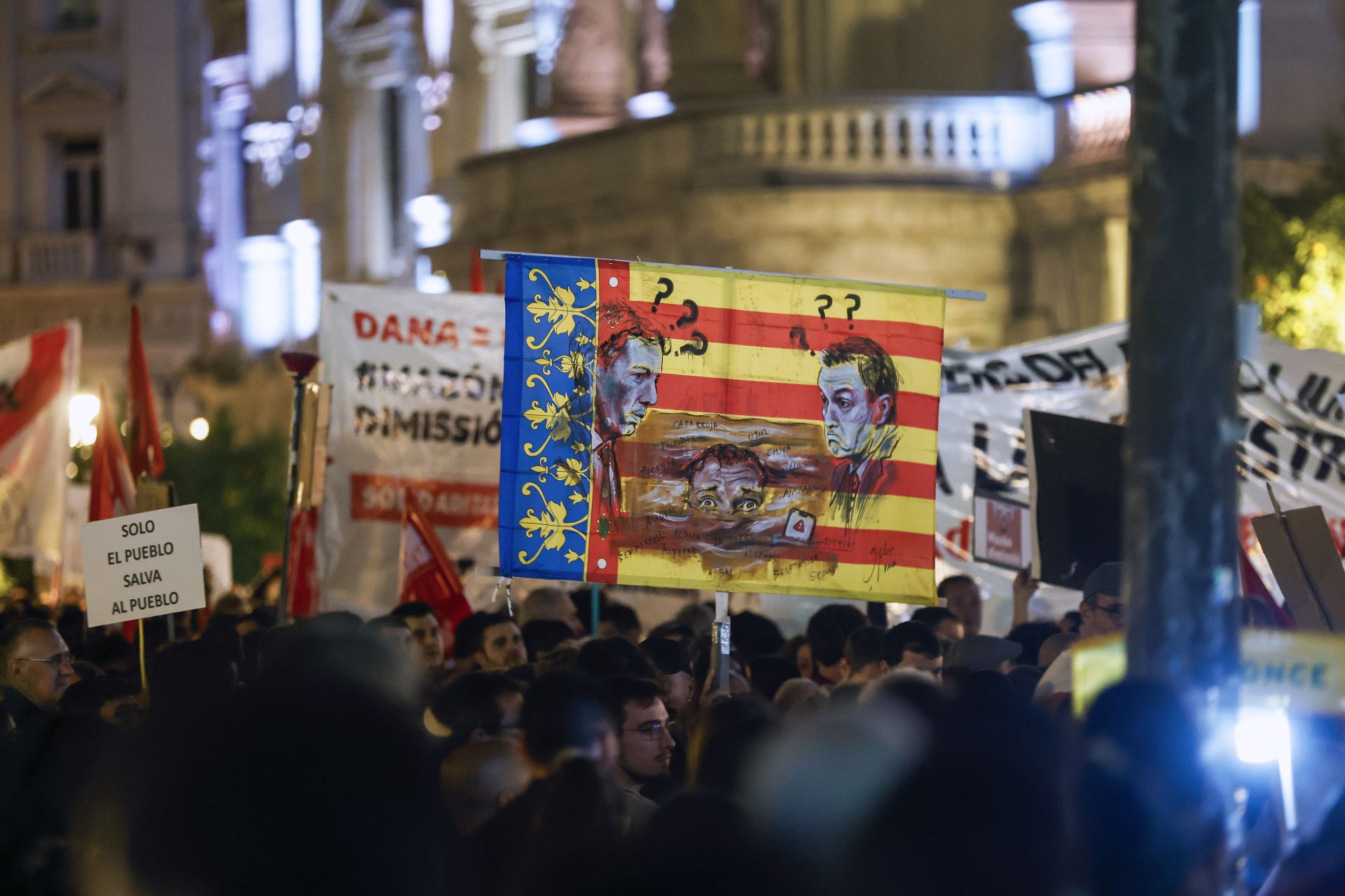 Así ha sido la multitudinaria manifestación en Valencia contra Carlos Mazón