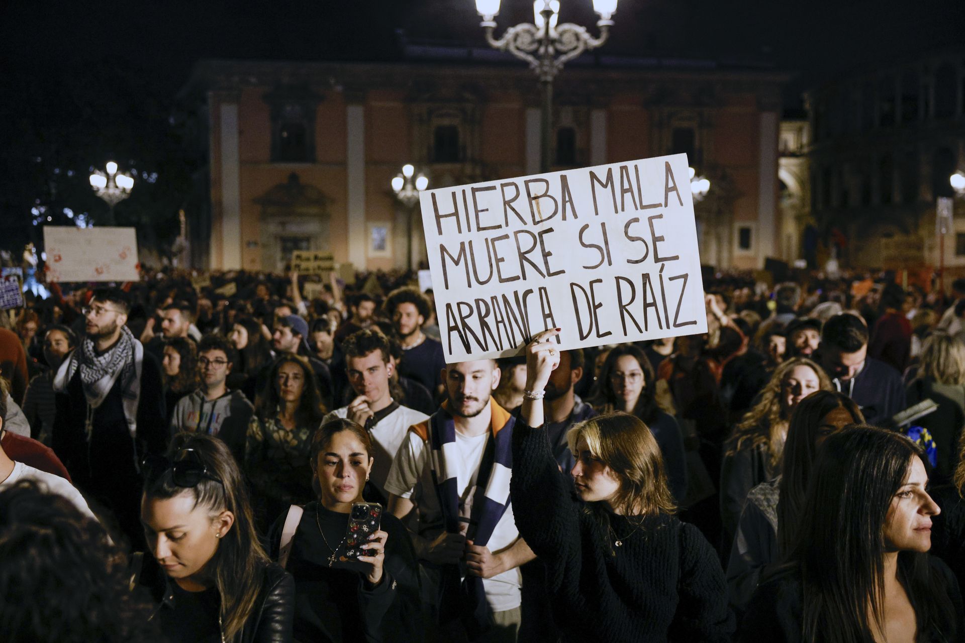 Así ha sido la multitudinaria manifestación en Valencia contra Carlos Mazón