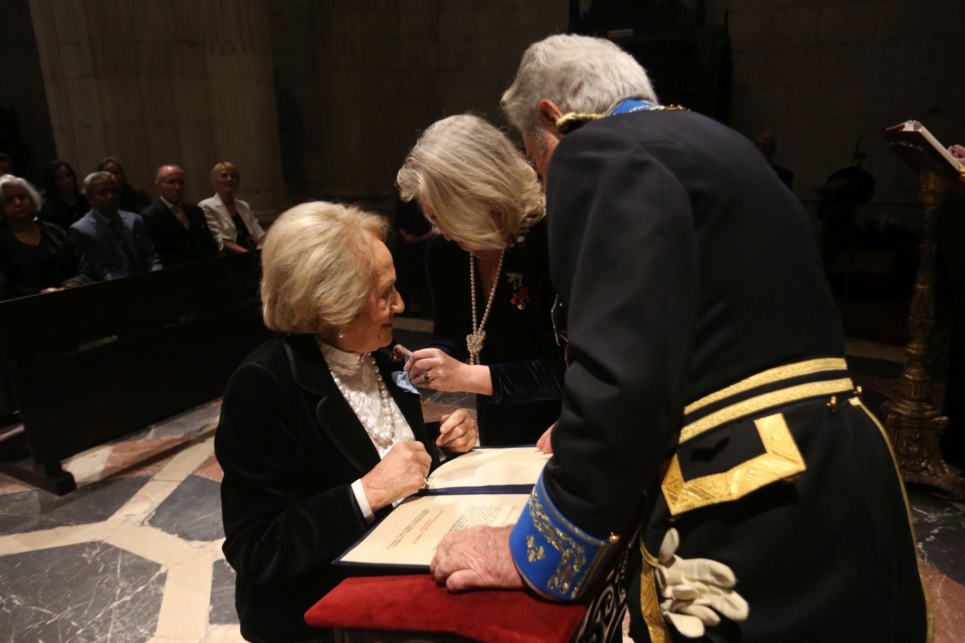 El Real Cuerpo de la Nobleza entrega en Oviedo las medallas a los nuevos Caballeros y Damas