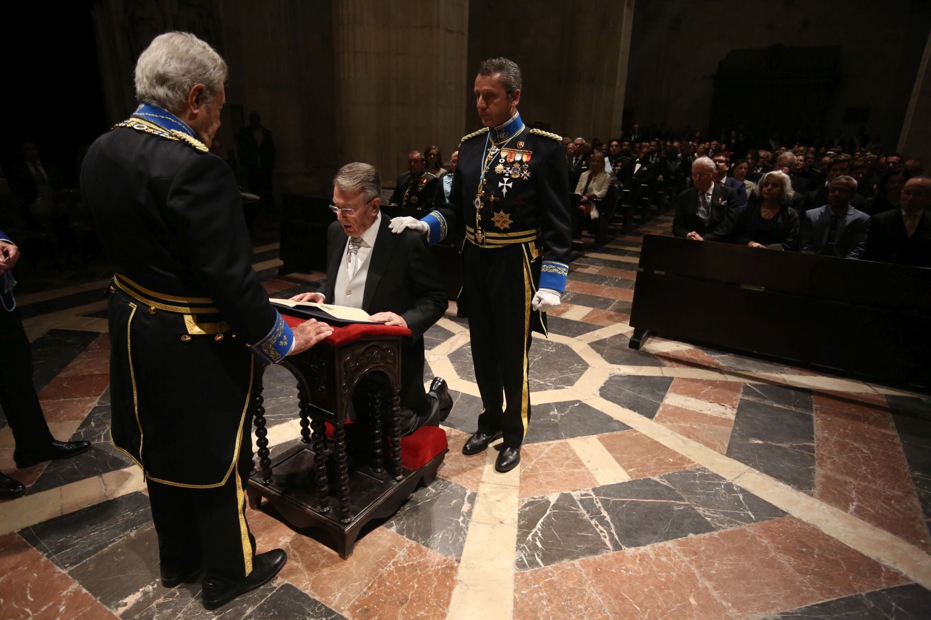 El Real Cuerpo de la Nobleza entrega en Oviedo las medallas a los nuevos Caballeros y Damas