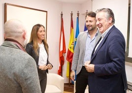 Rodrigo Pintueles, Ángela Pumariega, Álvaro Queipo y Pablo González, en la sede del PP en Gijón.