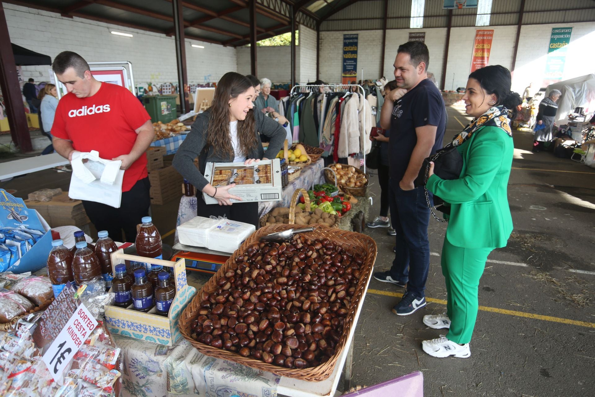 XXIV Certamen Exposición de la Castaña Valduna en Santullano