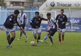 Nico Fernández, titular ante el Fabril, en una acción en la primera parte.