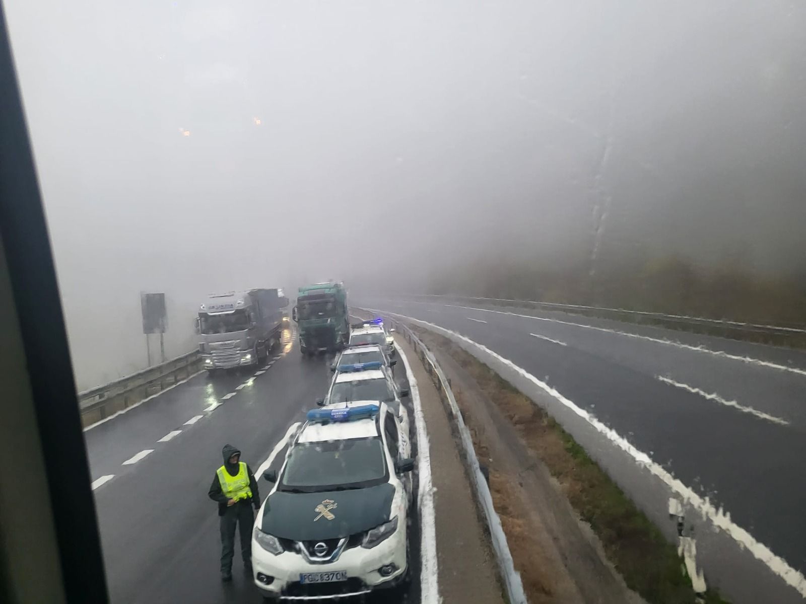 Así es el argayo que corta la autopista del Huerna