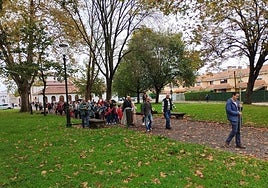 El patrón de Vega, San Emiliano, salió en procesión por la arboleda circundante tras unas dudas iniciales debido a la lluvia.