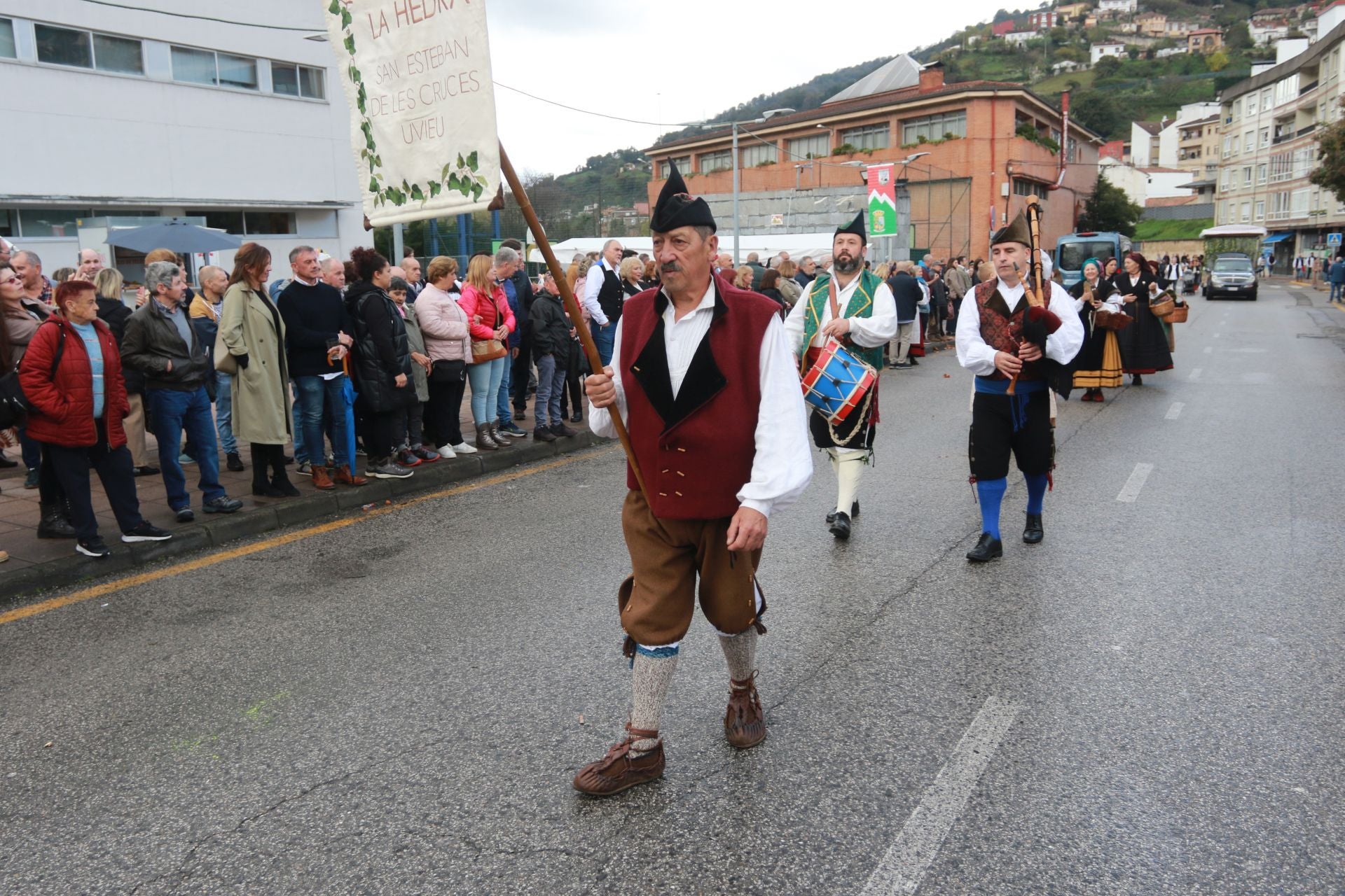 Moreda de Aller se echa a las calles para celebrar los Humanitarios