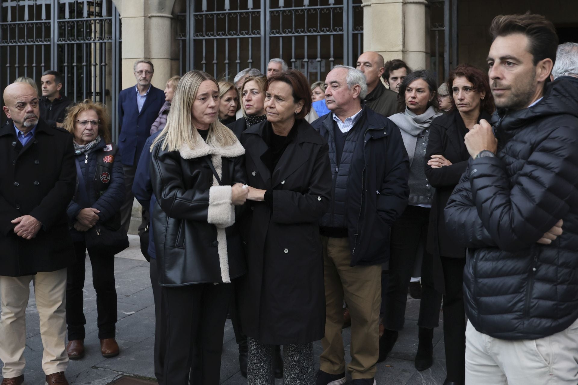 Multitudinario adiós en Gijón al Policía Local Gilberto González