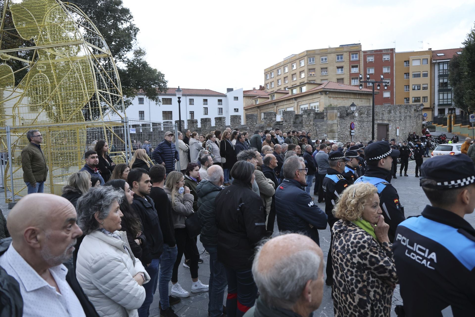 Multitudinario adiós en Gijón al Policía Local Gilberto González