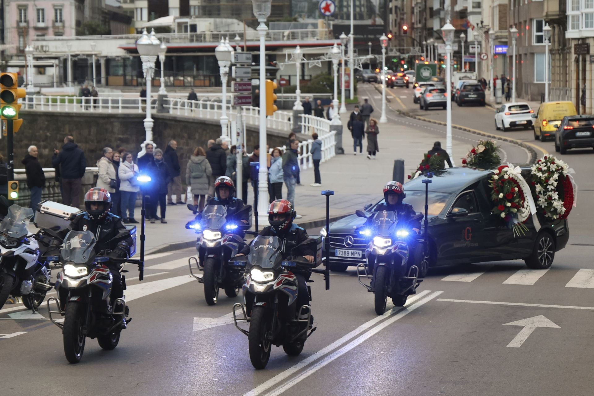 Multitudinario adiós en Gijón al Policía Local Gilberto González