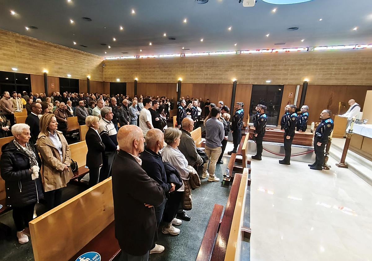 Funeral del que fuera subinspector de la Policía Local Juanjo Santos Alario, fallecido el pasado domingo de un infarto.