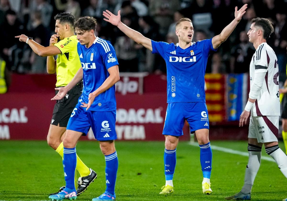 Alemao celebra el primero de sus dos goles del pasado domingo en el Albacete-Real Oviedo, que tuvo suspense por la revisión del VAR antes de concederlo.