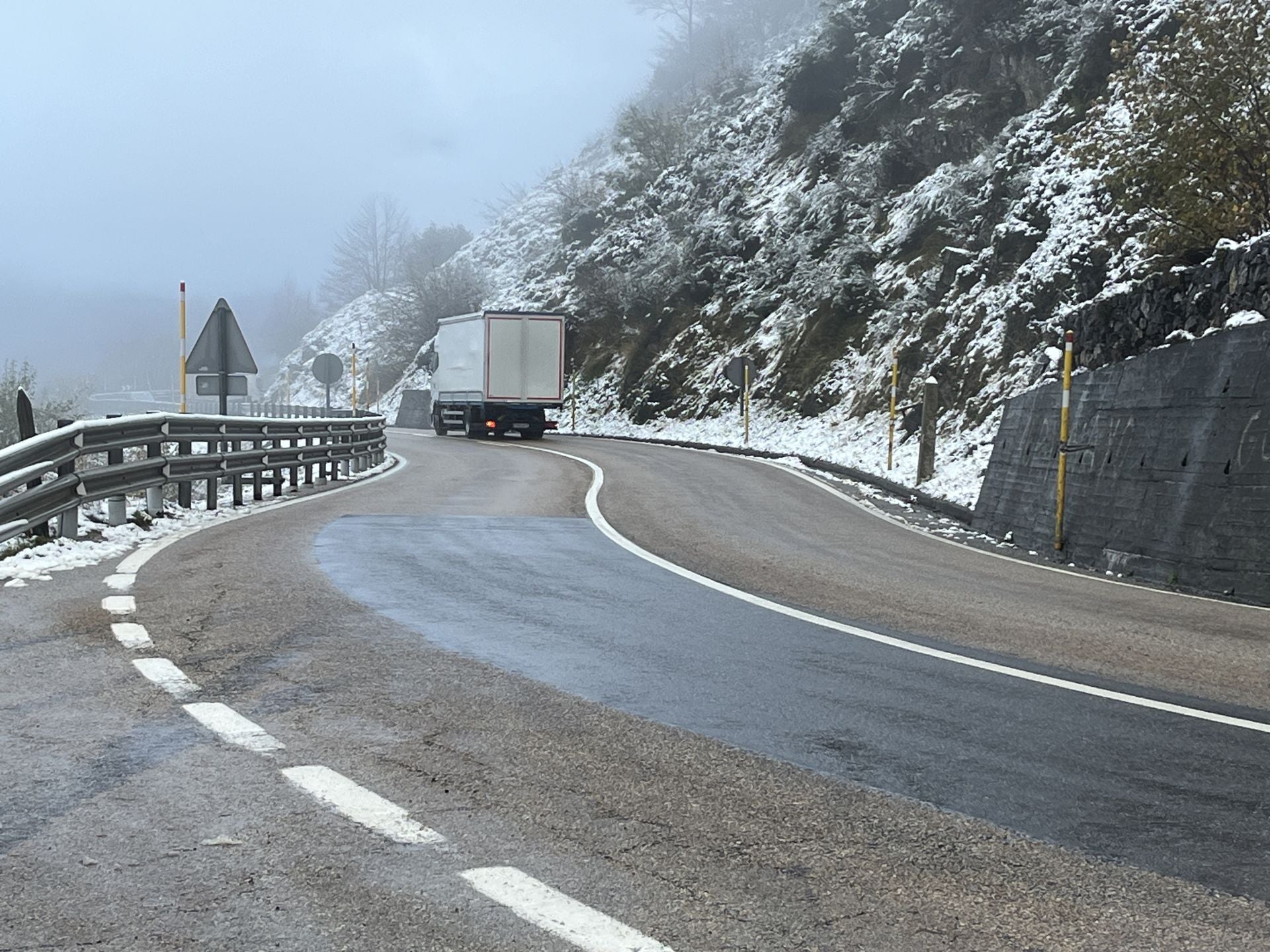 La nieve cubre el puerto de Pajares