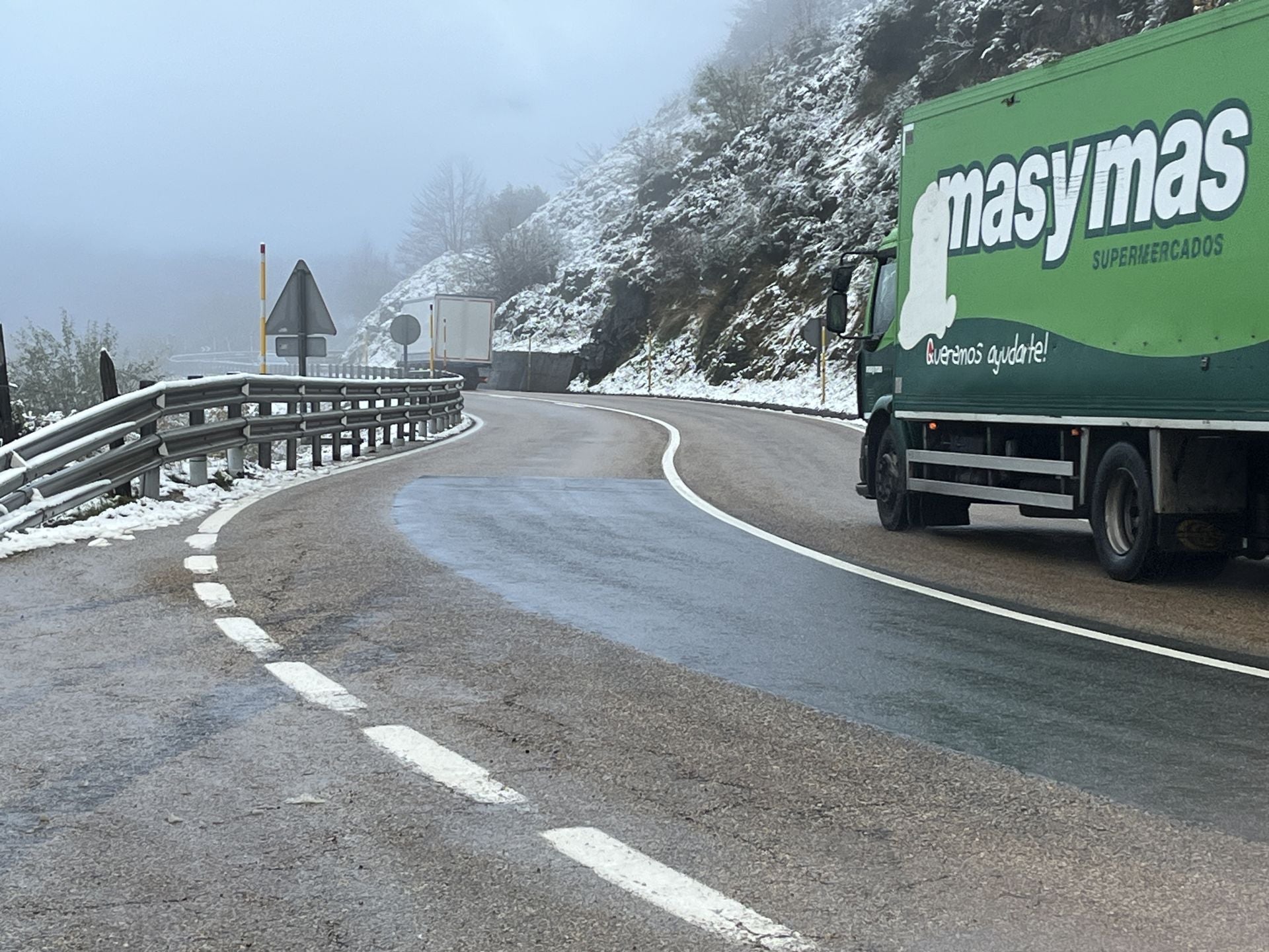 La nieve cubre el puerto de Pajares