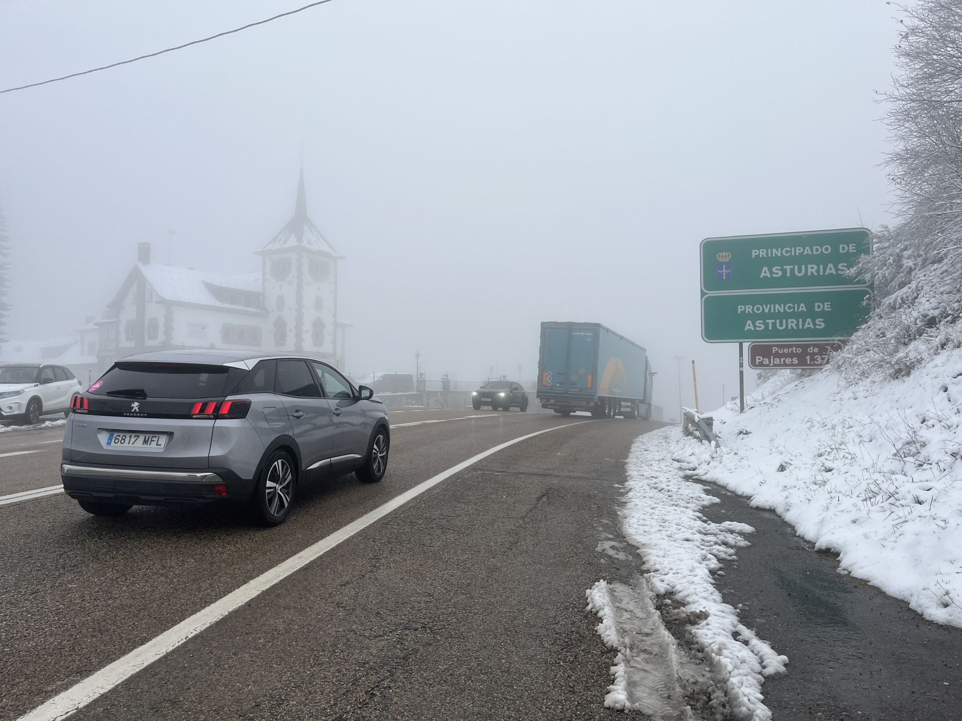 La nieve cubre el puerto de Pajares