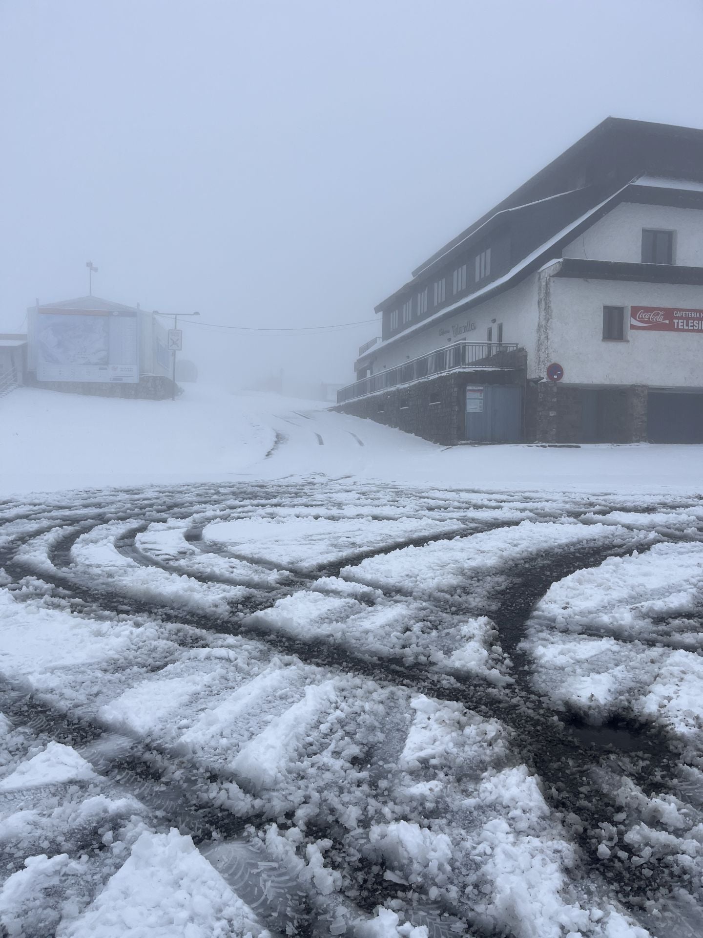 La nieve cubre el puerto de Pajares