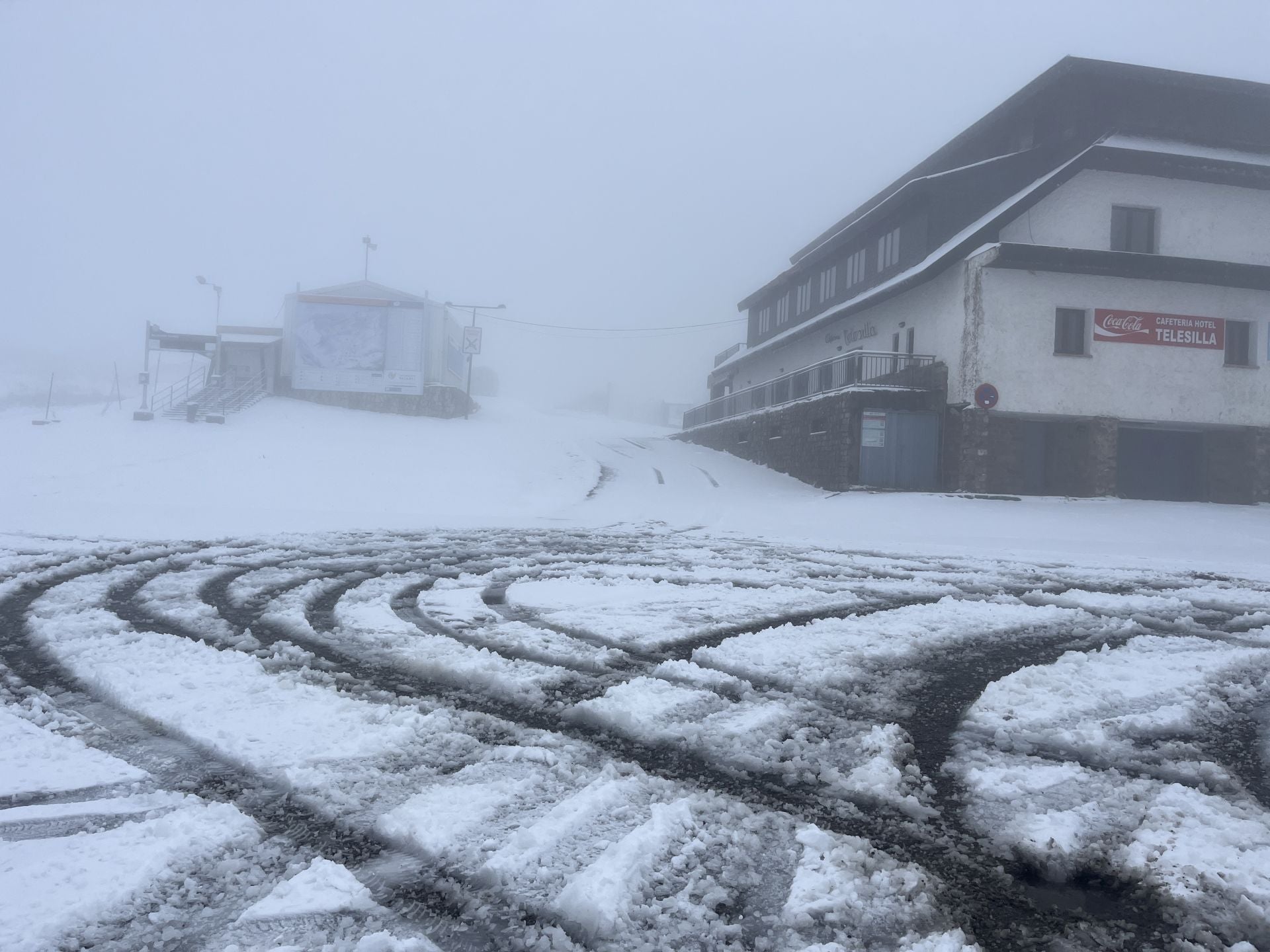 La nieve cubre el puerto de Pajares