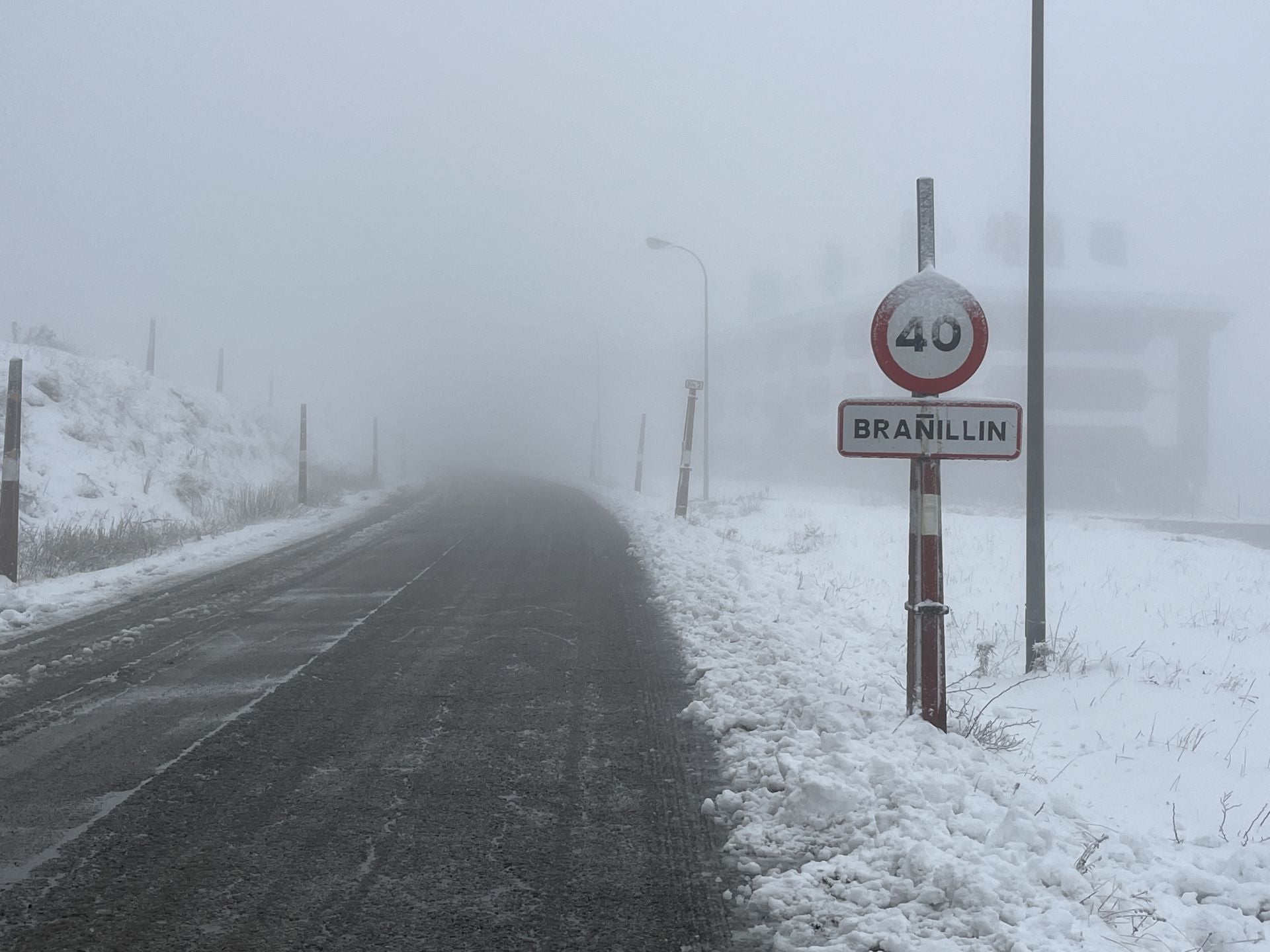 La nieve cubre el puerto de Pajares