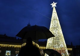 Árbol de Navidad instalado otro año en Avilés.