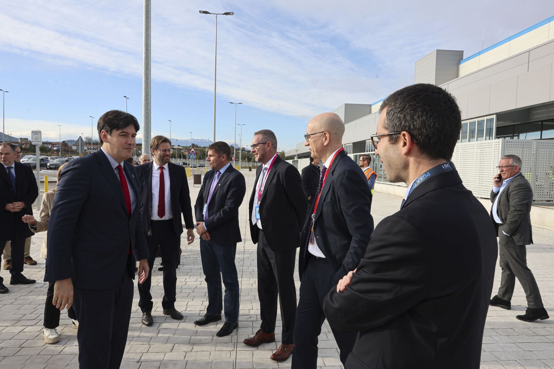 Inauguración oficial del centro logístico Amazon en Siero