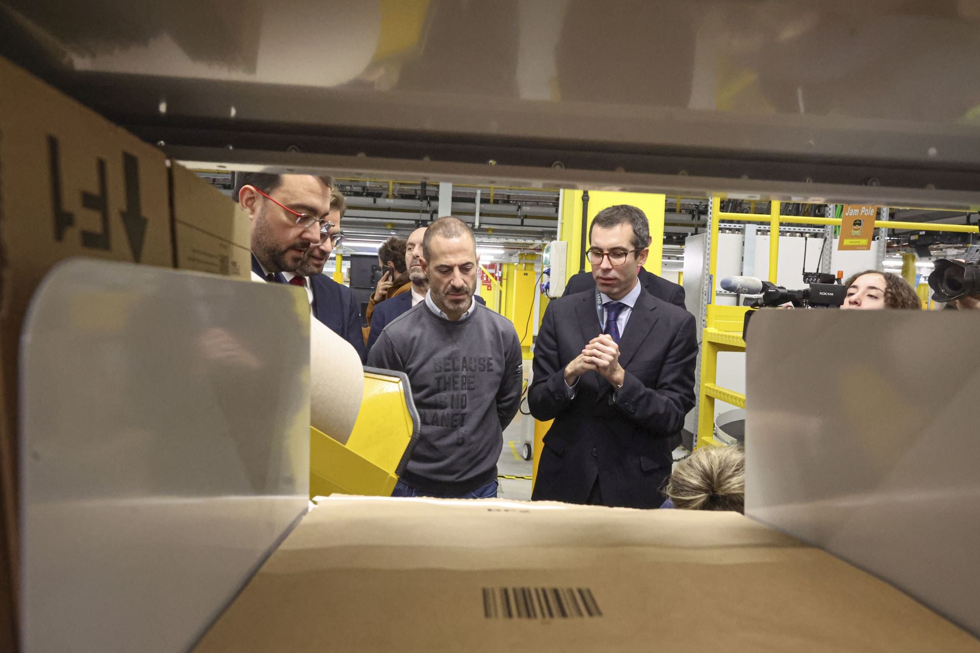 Inauguración oficial del centro logístico Amazon en Siero